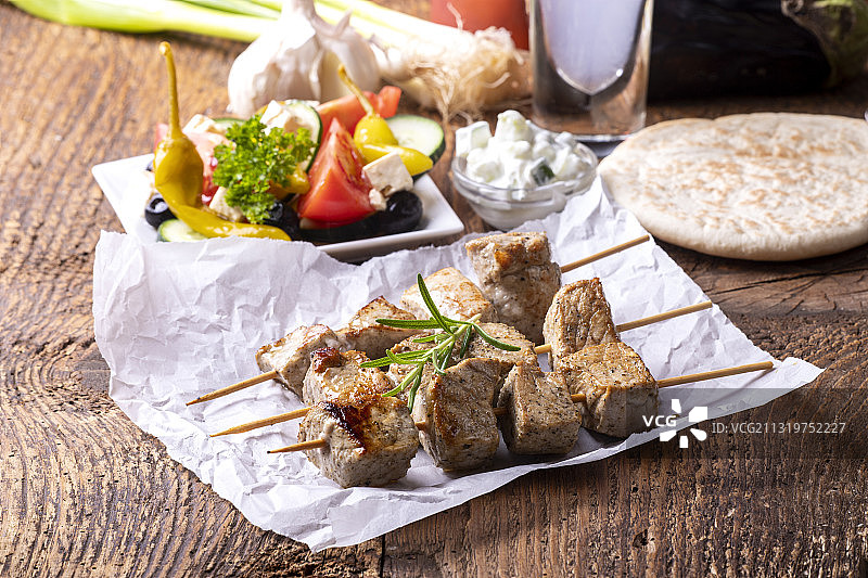 高角度的食物在桌子上图片素材