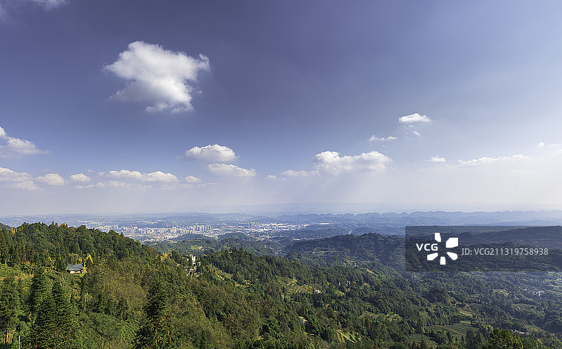 蓝天白云山树图片素材