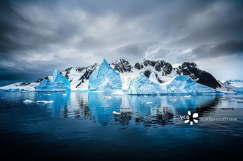 南极冰山与雪山图片素材