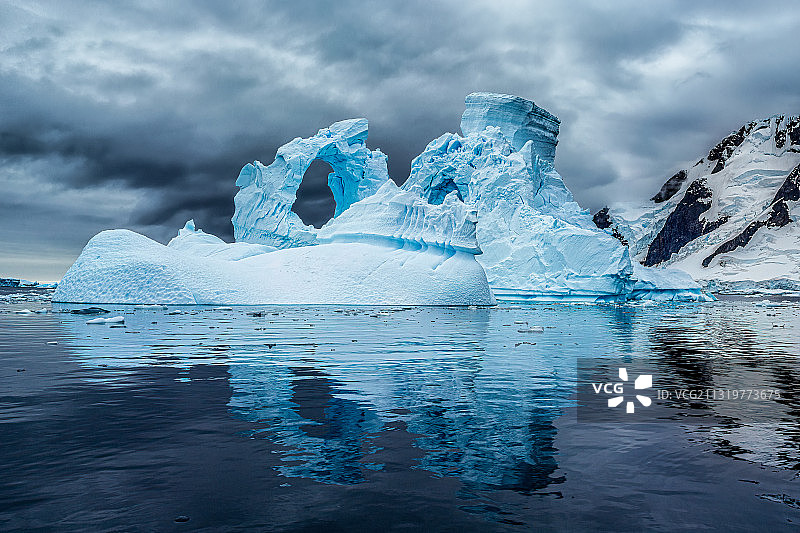 南极造型各异的千年冰山图片素材