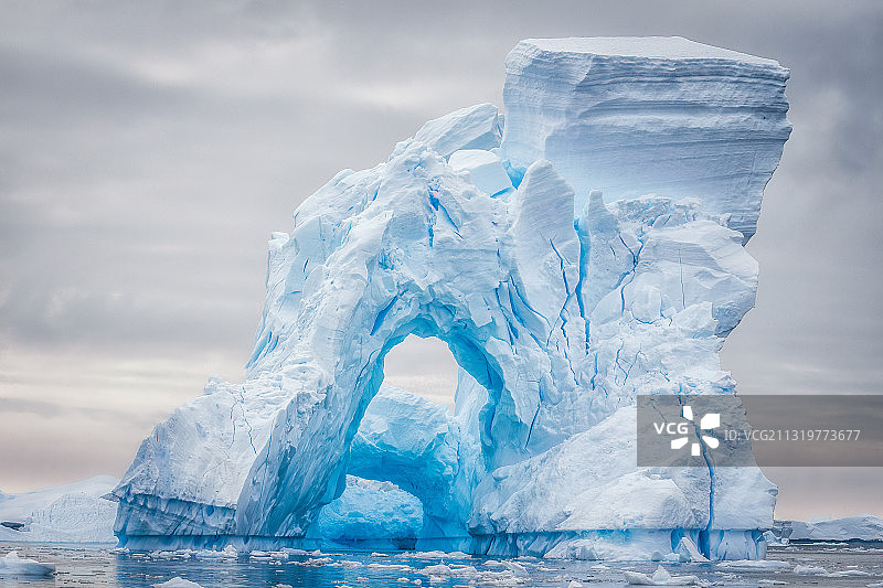 南极造型各异的千年冰山图片素材