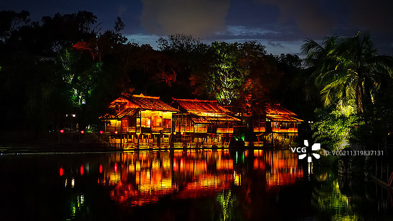 民俗村夜景：河灯祈愿图片素材