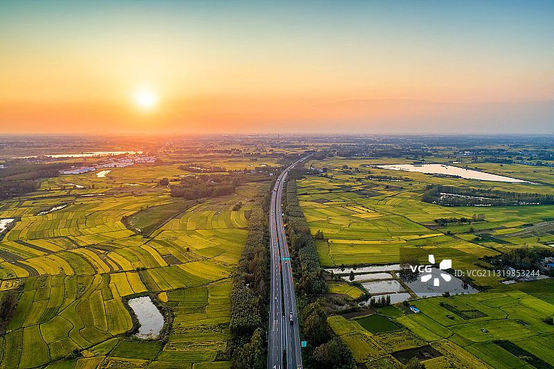 中国美丽乡村高速公路航拍图图片素材