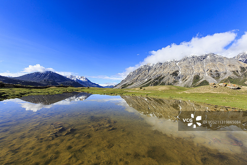 蓝天碧水——八宿县然乌湖图片素材