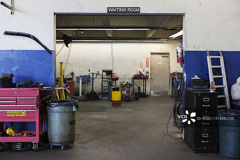 美国西雅图，准备营业的空旷修理店图片素材