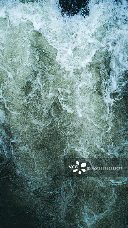 航拍白色巨浪洪水激流特写图片素材