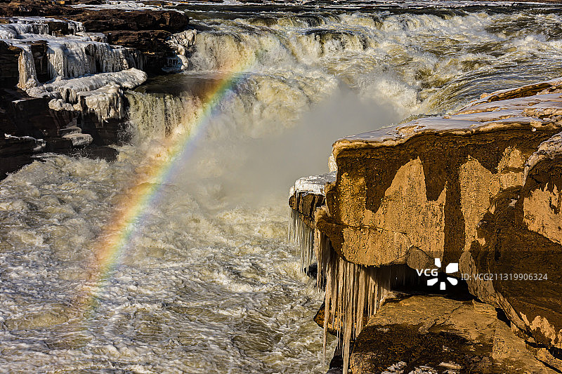 壶口瀑布正午彩虹图片素材