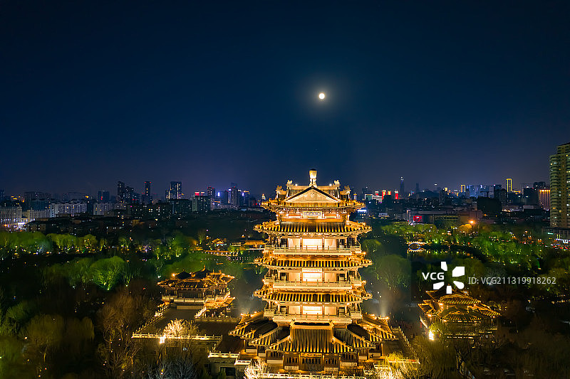 满月下的大明湖图片素材