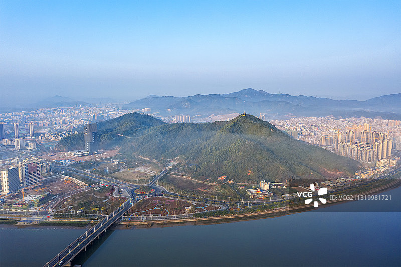 珠海斗门城市风光尖峰山图片素材