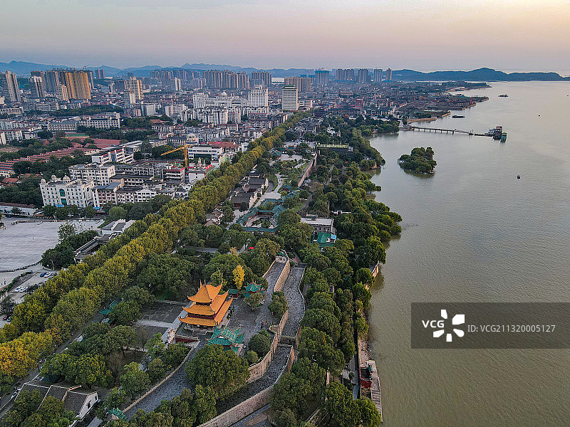 夕阳下的岳阳楼图片素材