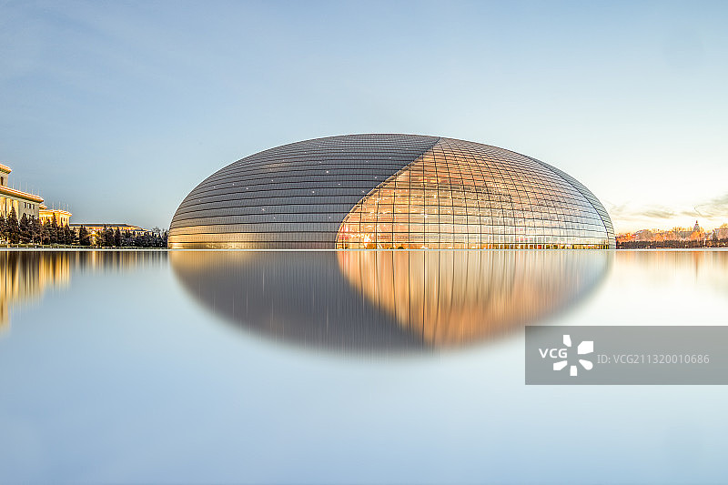 北京国家大剧院倒影夜景图片素材