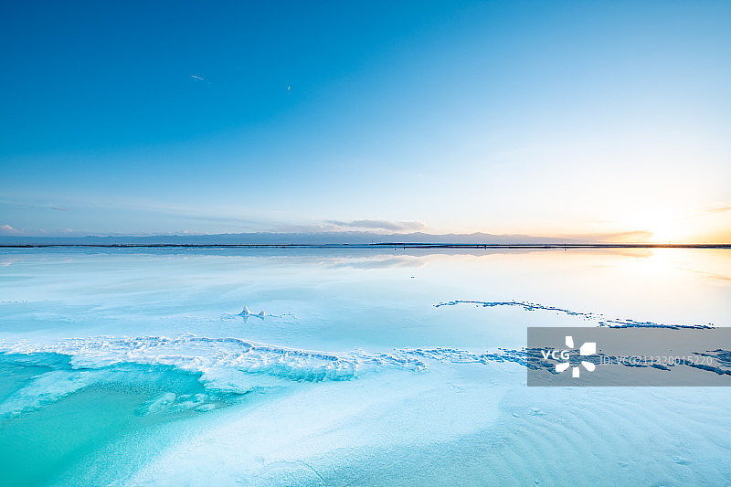 盐湖天空之境图片素材