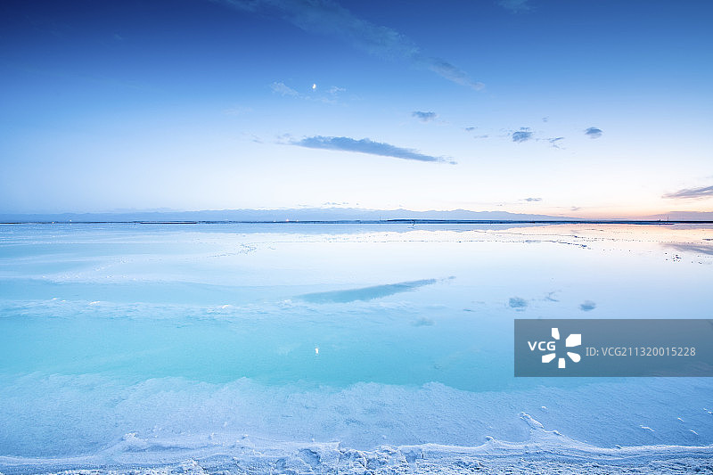 盐湖天空之境图片素材