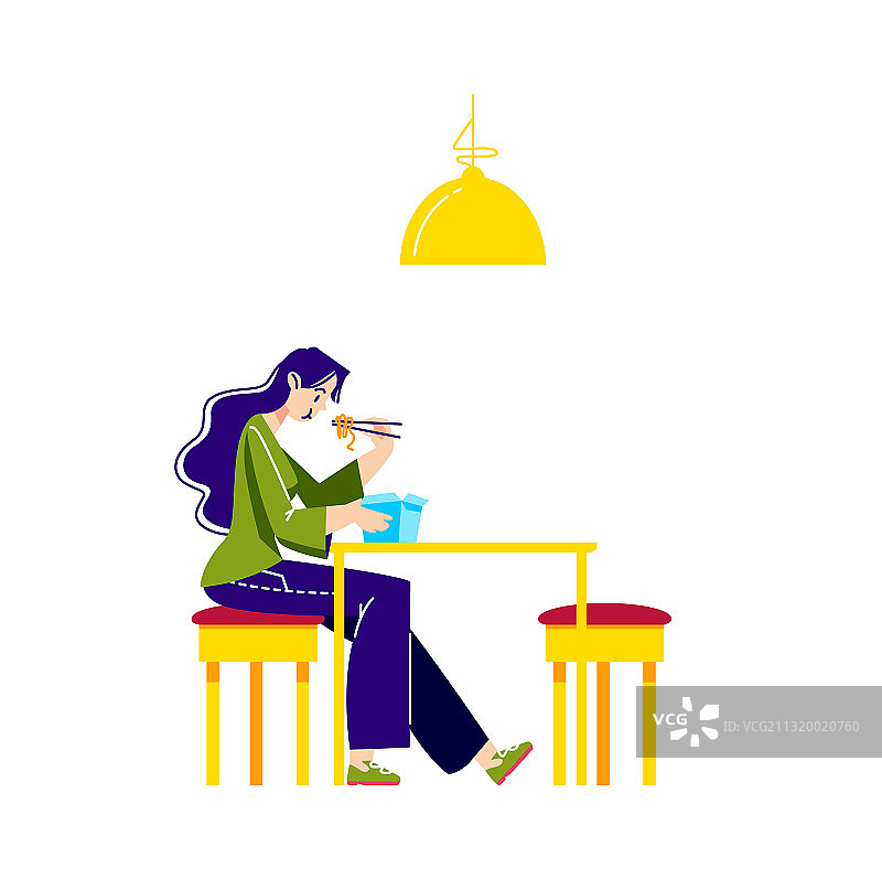 女人用纸盒吃乌冬面或拉面图片素材