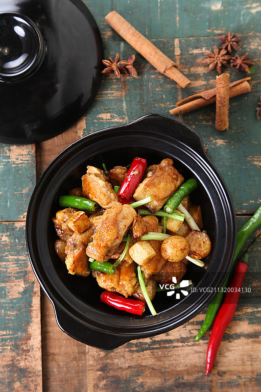 一锅红烧鸡肉块图片素材