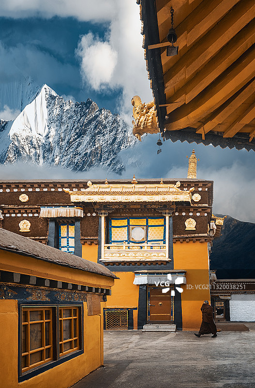 雪山下的大昭寺图片素材