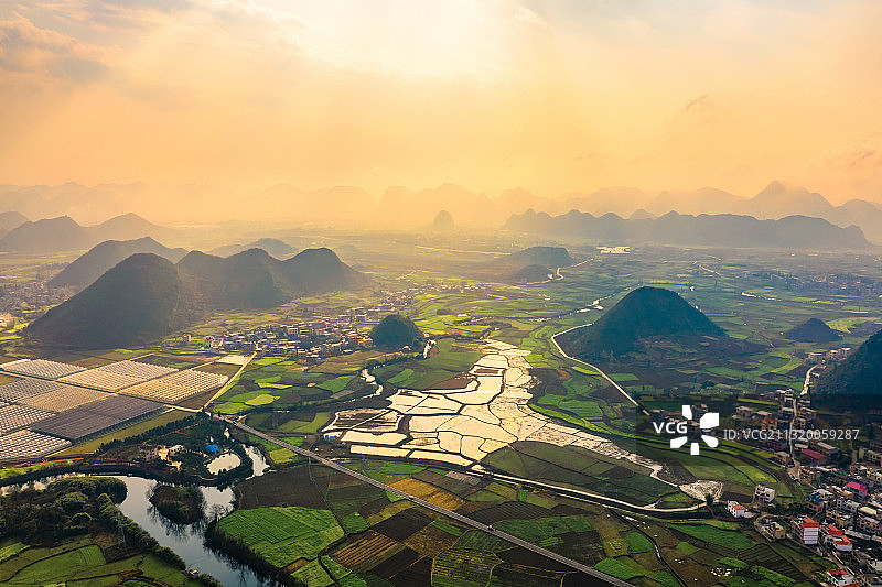 航拍贵州安顺最美乡村小河湾的春天图片素材