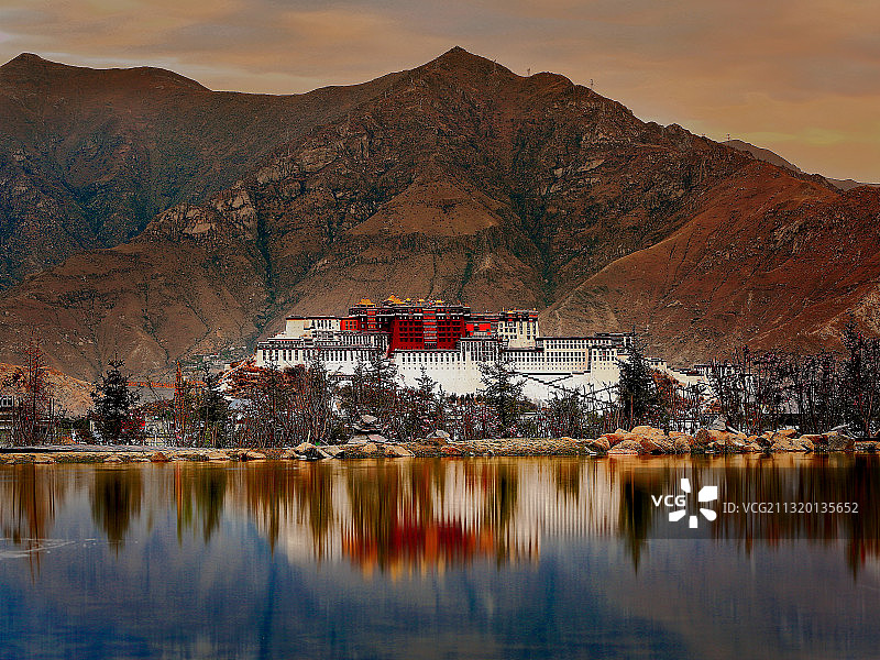 布达拉宫倒影 1图片素材