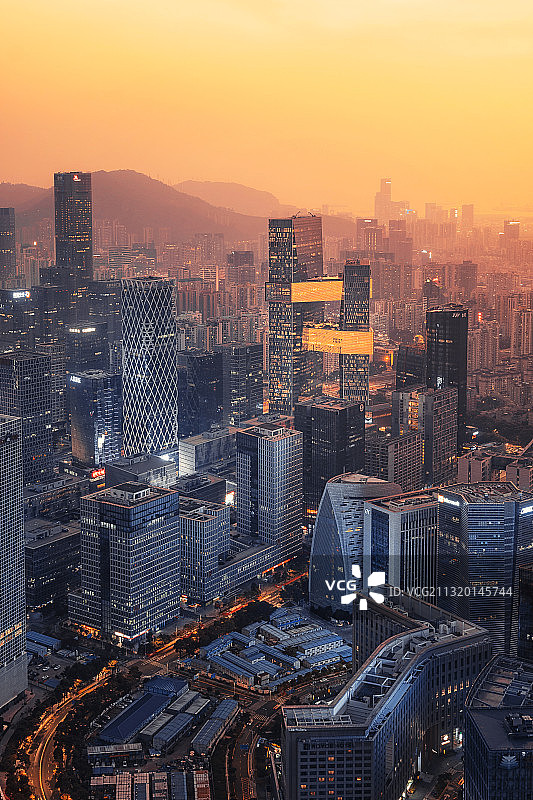 黄昏的腾讯大厦和软件基地图片素材