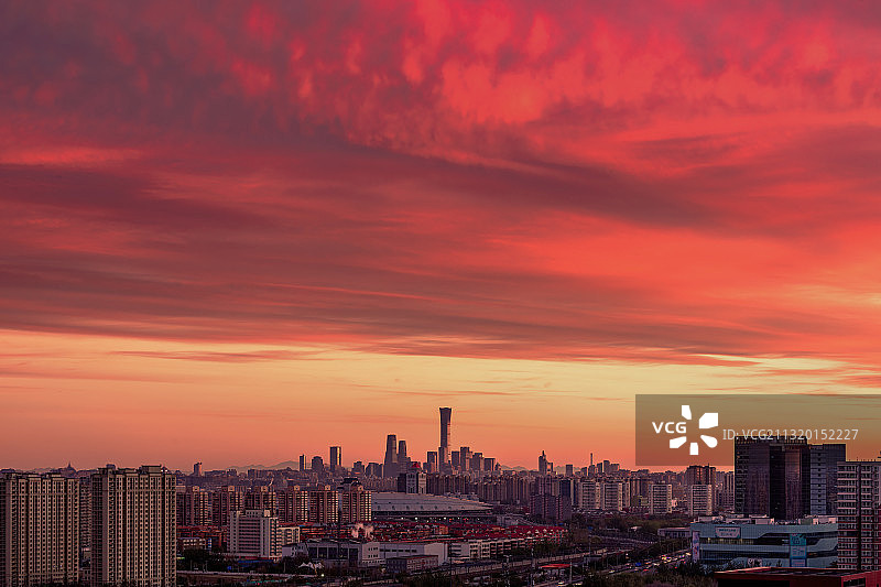 火烧云席卷北京城图片素材