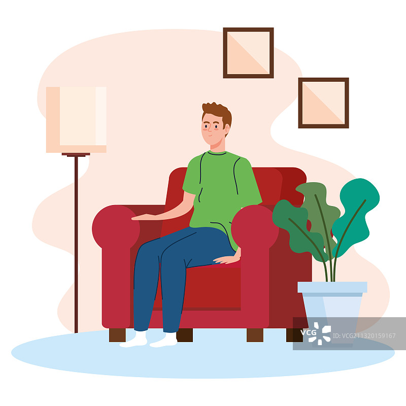 年轻男人坐在客厅沙发上图片素材