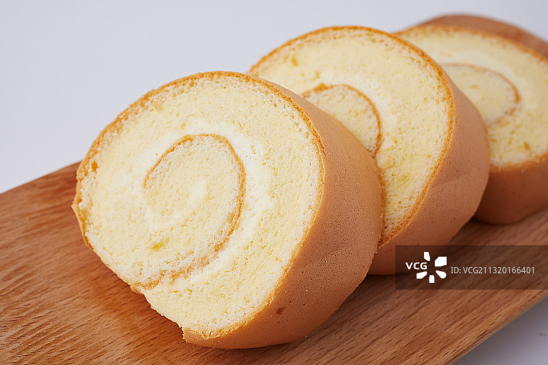 切开的蛋糕卷图片素材