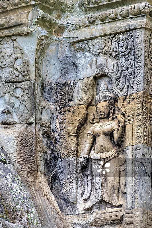 东南亚柬埔寨暹粒吴哥塔布笼寺的神像图片素材