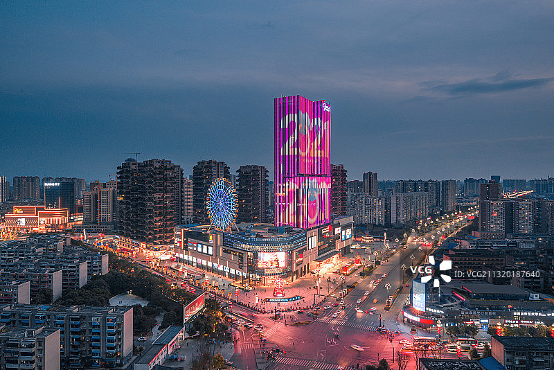 成都市新都区 七一国际广场 夜景 城市天际线图片素材