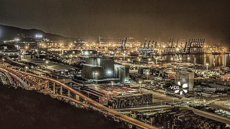 深圳盐田港集装箱码头黑金夜景图片素材