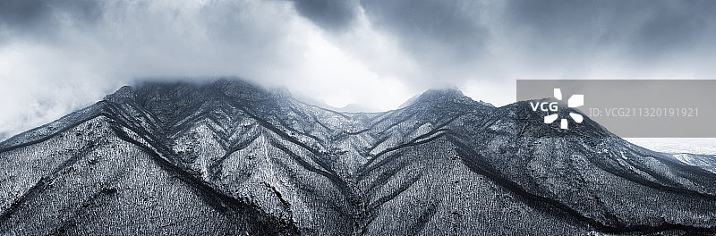 2021年第一场雪，嵩山银装素裹。图片素材