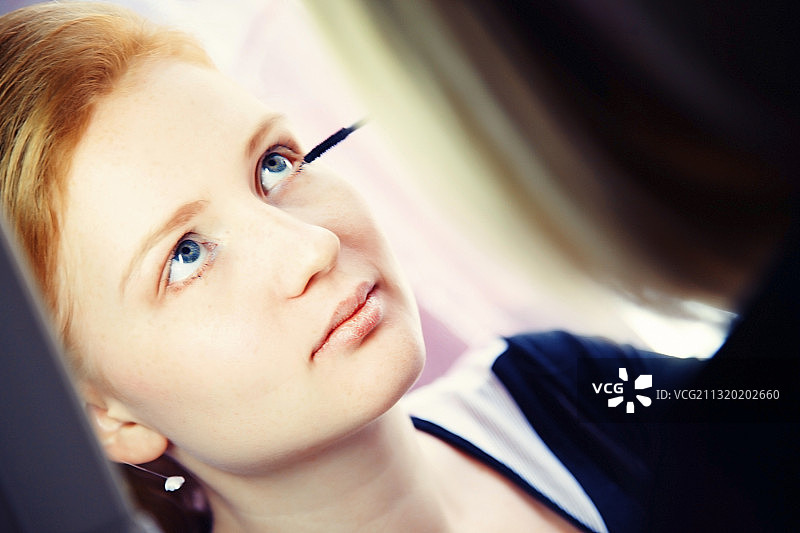 新娘婚礼前化妆准备图片素材