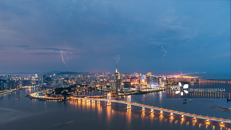 闪电下的澳门夜景图片素材