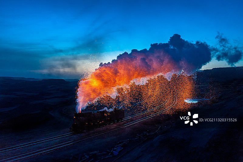 喷火的蒸汽火车图片素材