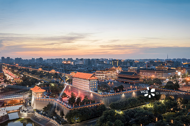 西安明城墙日落航拍图片素材