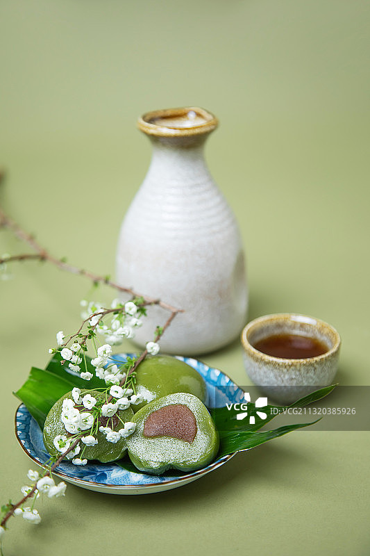 美味青团,品酒,中国元素图片素材