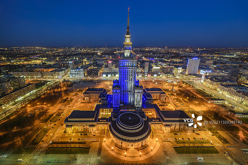 从Zlota 44摩天大楼49层俯瞰华沙市中心东部：苏联时代文化科学宫主楼，马佐夫舍省华沙图片素材