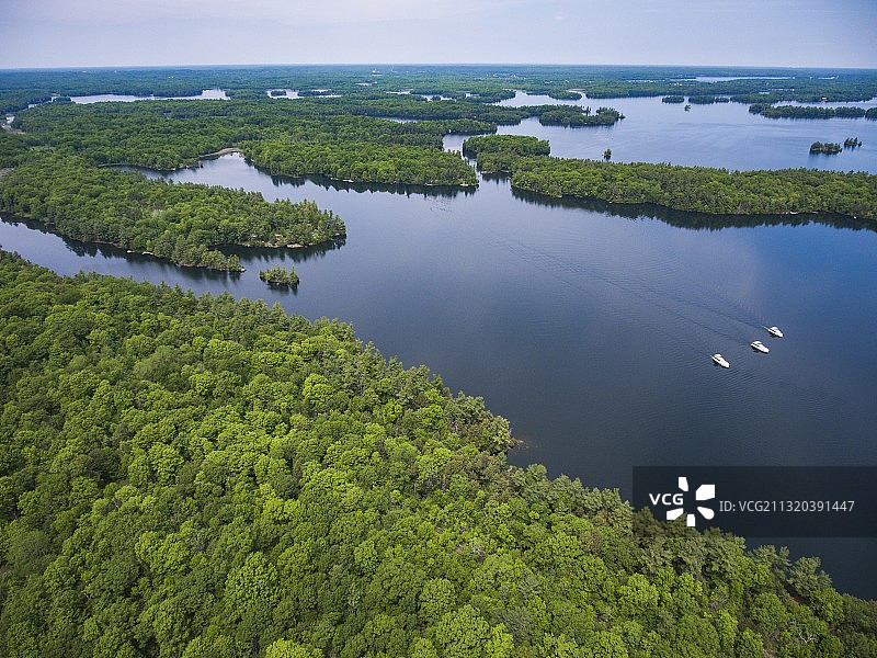 加拿大新堡罗湖岛屿和三艘Le Boat Horizon船屋航拍图片素材
