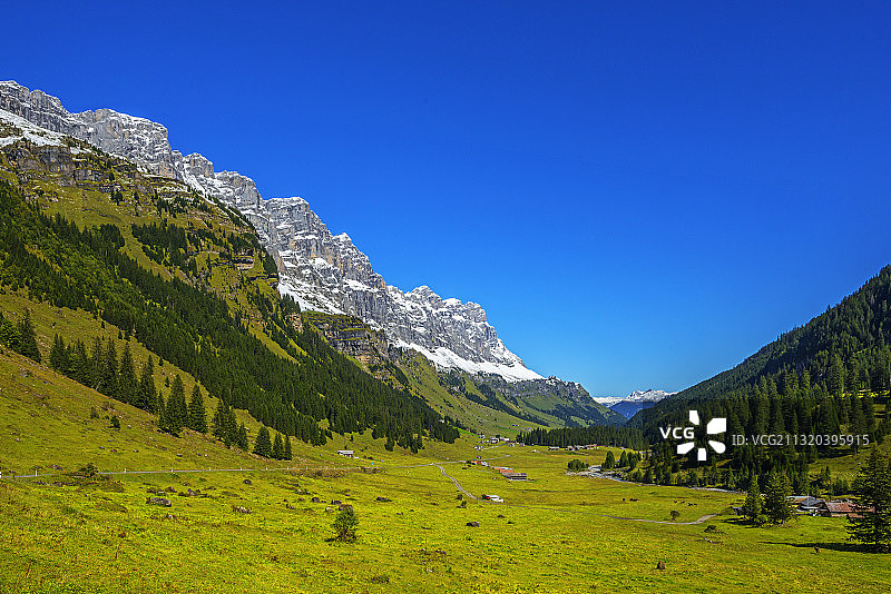 瑞士格拉鲁斯州克劳森山口的乌尔内博登图片素材