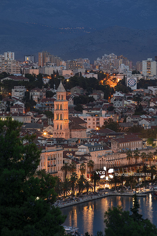 克罗地亚戴克里先宫夜景发光天际线图片素材
