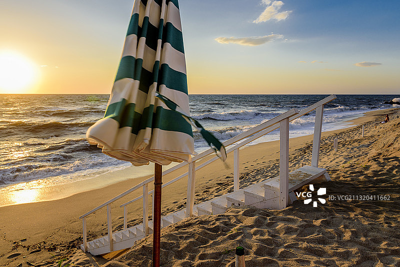 意大利卡拉布里亚斯特龙博利海滩日落图片素材