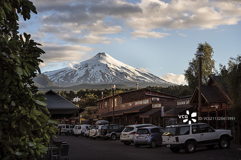 智利阿劳卡尼亚大区普孔比亚里卡火山景观图片素材