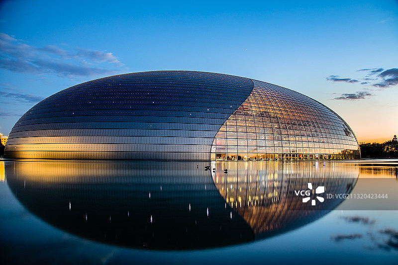 发光的鸟蛋 国家大剧院夜景图片素材
