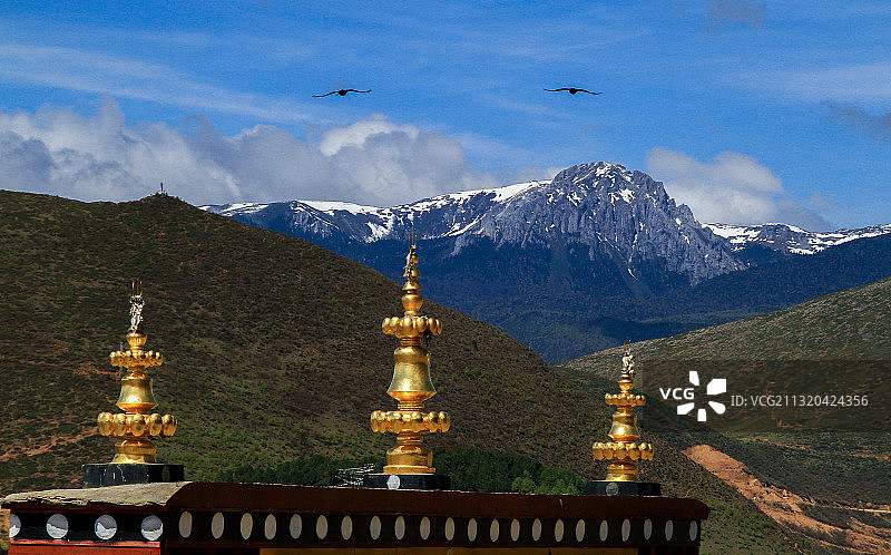 远眺雪山图片素材