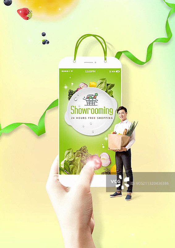 手拿手机和男人提杂货复合图图片素材