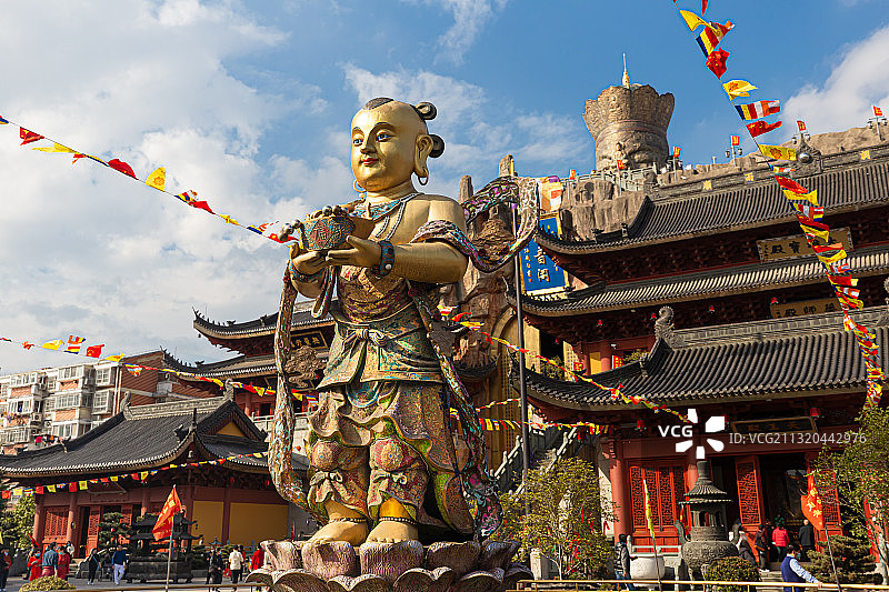 金山东林寺景泰蓝善财童子，铜胎掐丝珐琅，传递美好祝愿图片素材