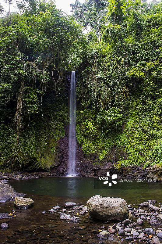 非洲圣多美和普林西比 Bombaim 丛林内部的瀑布图片素材