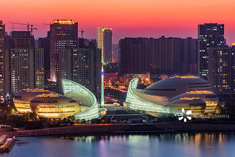 亚洲中国河南省郑州市郑东新区CBD河南省艺术中心夜景图片素材