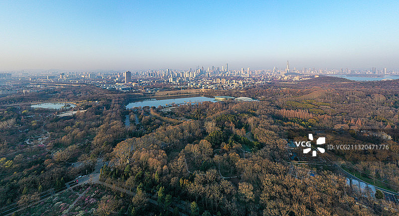 城市轮廓+南京市钟山风景区图片素材