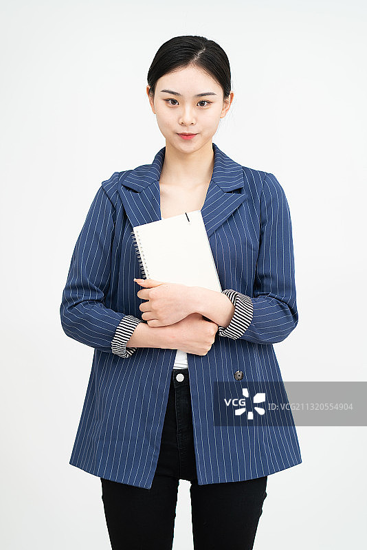 年轻的女学生拿着笔记本图片素材