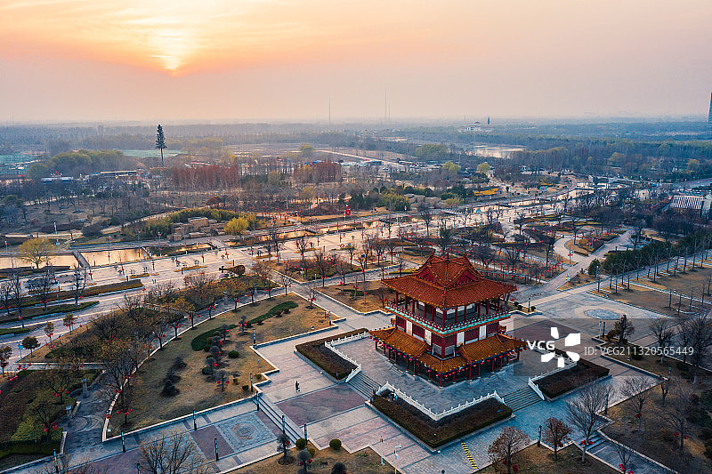 山东省济宁市太白湖旅游景区北湖阁航拍黄昏风光图片素材